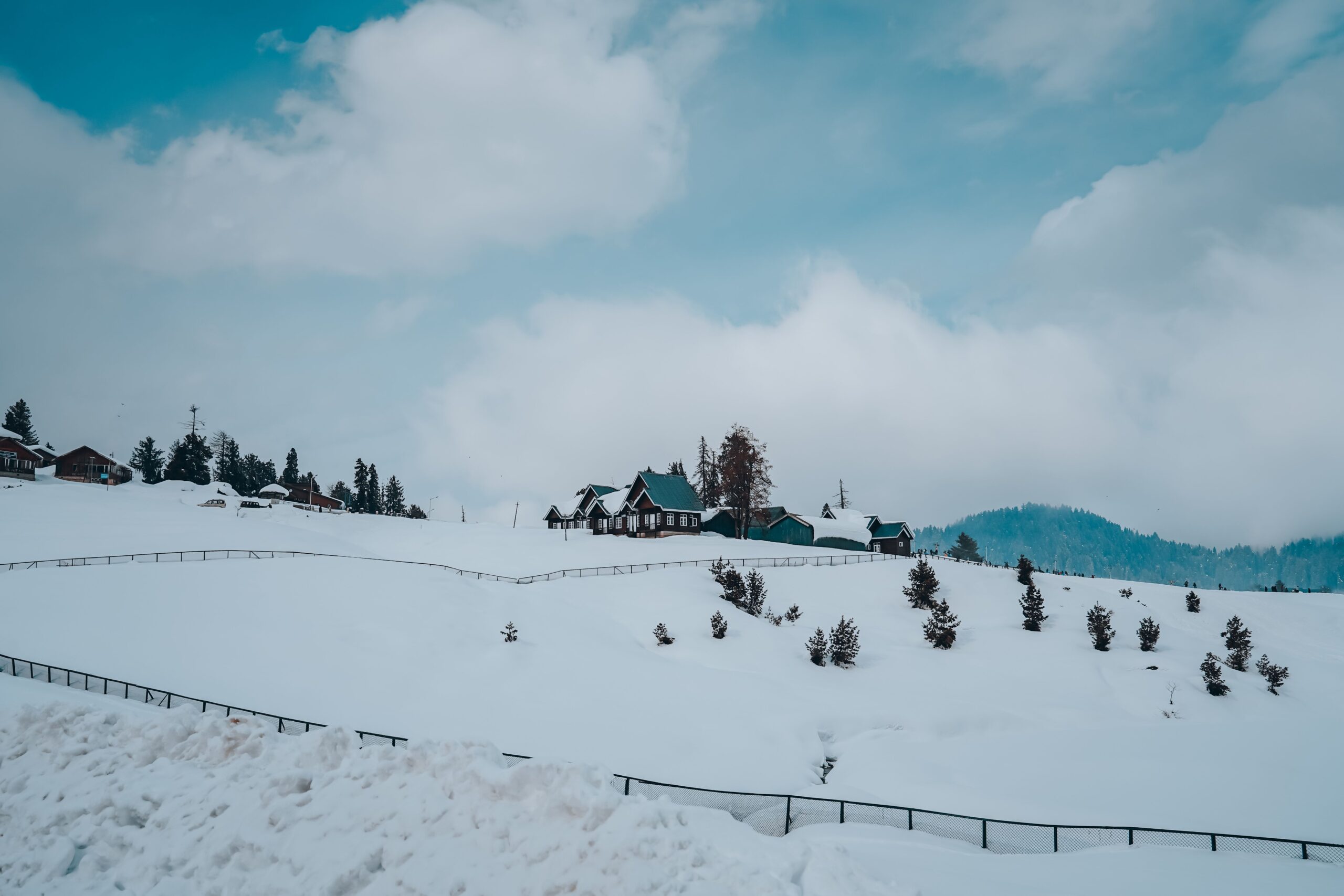 Patnitop to Gulmarg Distance