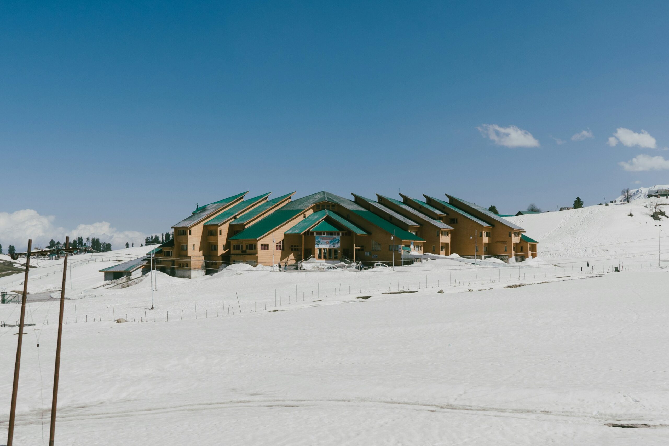 Where to Stay in Gulmarg for Skiing?
