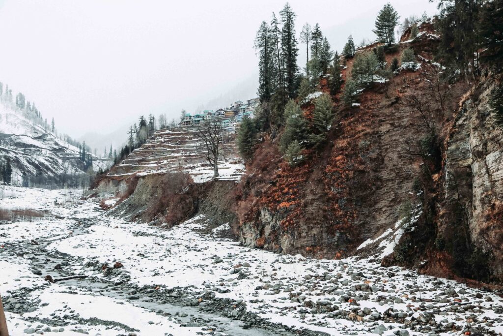 Gulmarg to Manali Distance